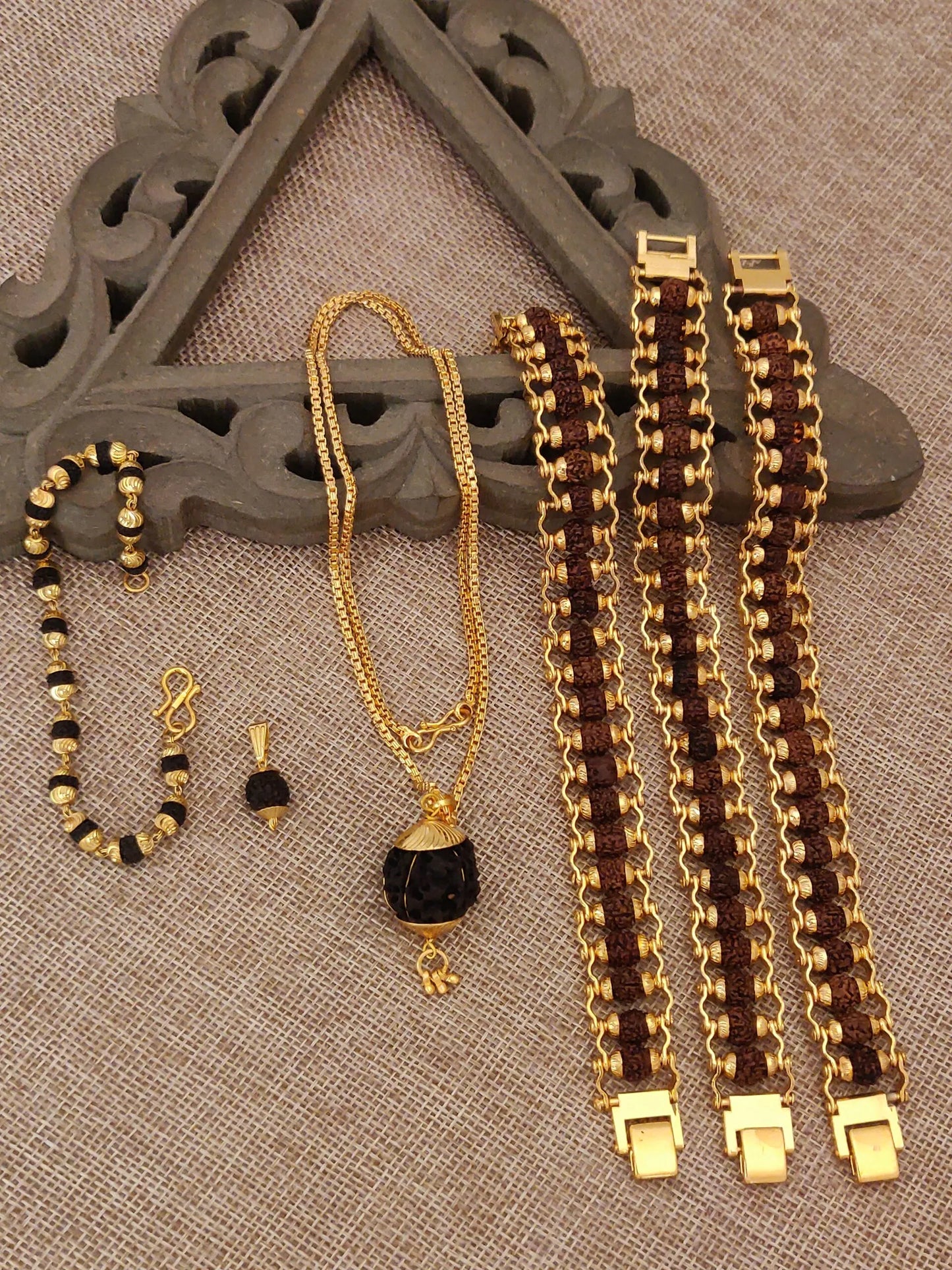 7 pro combo 3 designer bracelets 2 pendents 1 female bra 1 chain