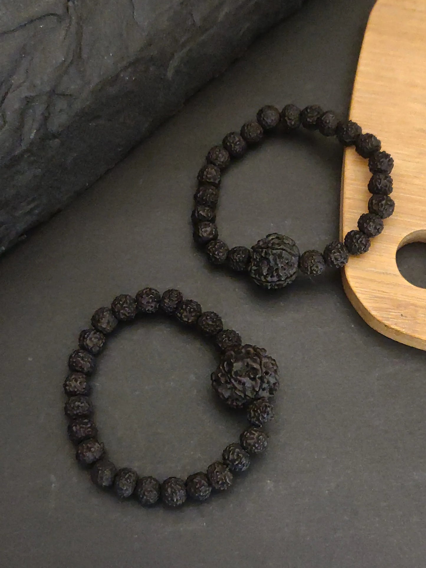 1+1 regular black geru color rudraksh bracelet with big rudraksh